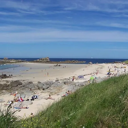 La Des Amiets, Piscine Chauffee Et A 500 M De La Cleder