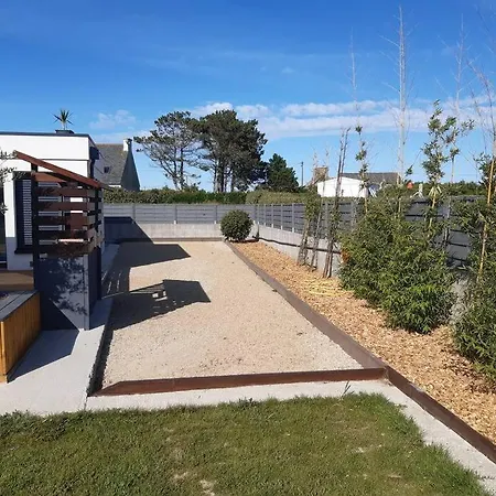 Villa La Des Amiets, Piscine Chauffee Et A 500 M De La Cleder