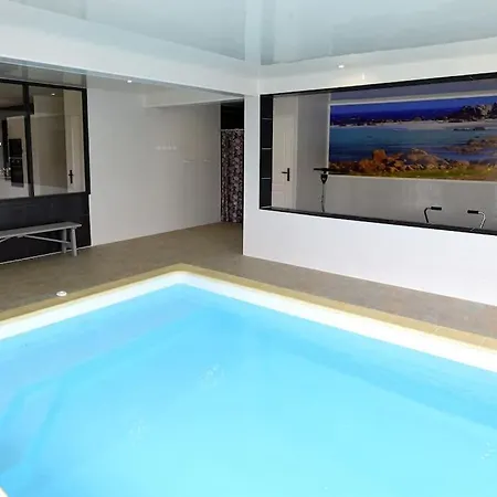 Villa La Des Amiets, Piscine Chauffee Et A 500 M De La Cleder