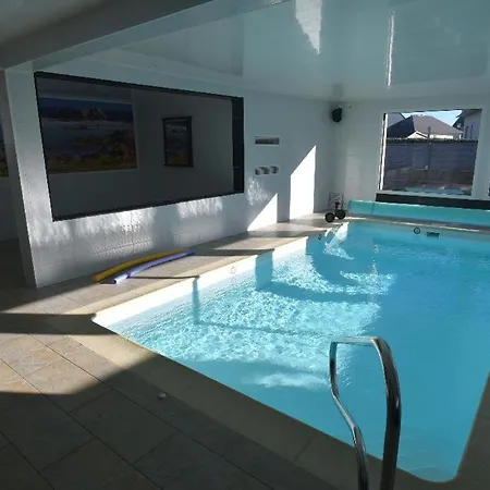 La Des Amiets, Piscine Chauffee Et A 500 M De La Cleder